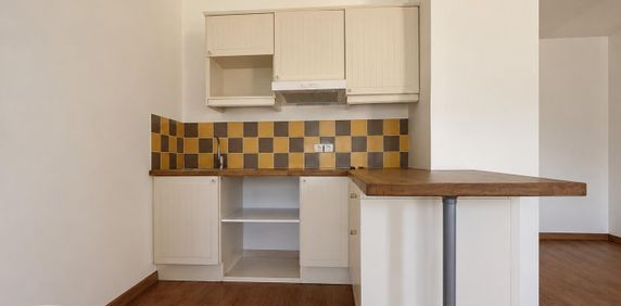Location Appartement 2 pièces 52m² MONTAGNE 33570 - Photo 2