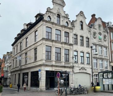 Ruim appartement met 2 slaapkamers en uniek zicht op de grote markt - Photo 3