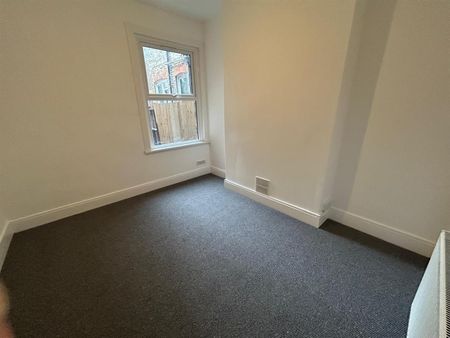 2 bedroom flat to let - Photo 3