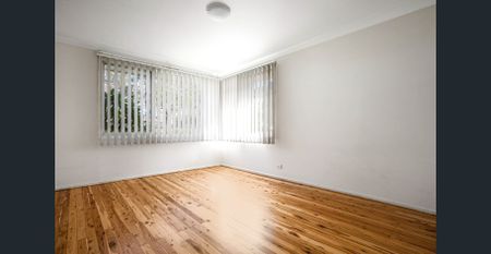 BEAUTIFULLY RENOVATED FAMILY HOME - Photo 2