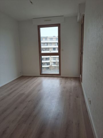 Location Appartement 4 pièces 93m² BESANCON 25000 - Photo 3