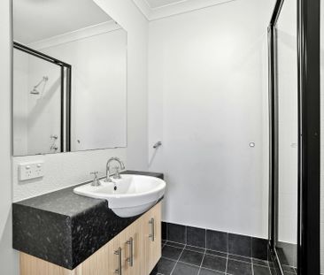 Modern 3 x 2 with Study and Lounge!! - Photo 6