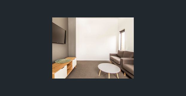 Stylish, established home With Club Armstrong included! - Photo 1