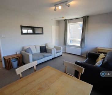 4 bedroom end of terrace house to rent - Photo 3