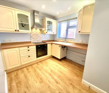 2 bedroom semi-detached house to rent - Photo 5
