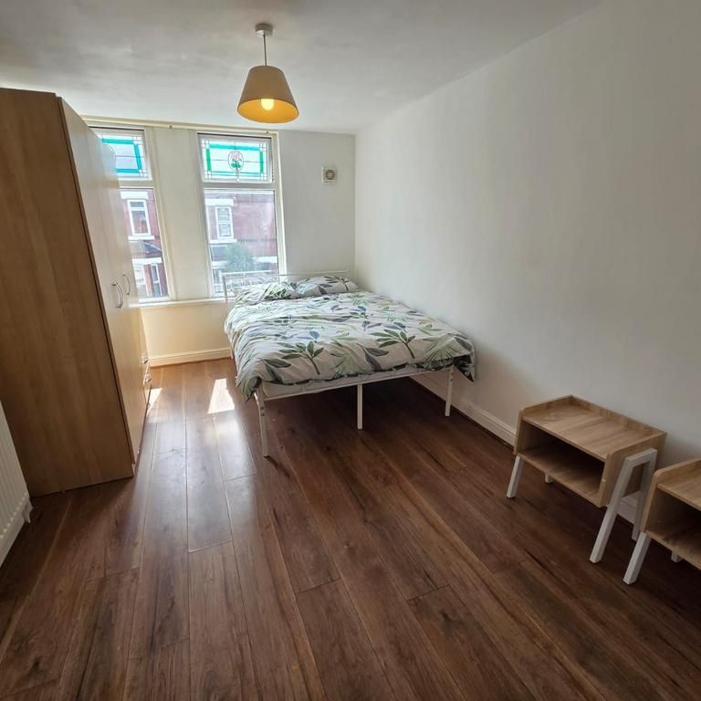 1 bedroom in a house share to rent - Photo 1