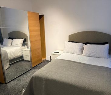 1 bedroom in a flat share to rent - Photo 4
