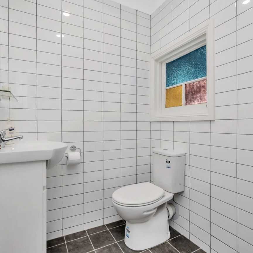 Ground floor dog friendly studio apartment with a view over Blackwattle Bay - Photo 1