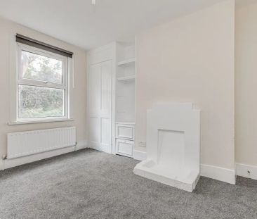 4 bedroom house in London - Photo 5