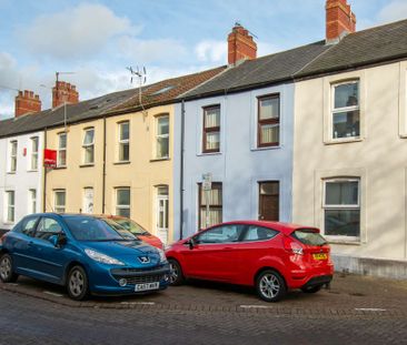 Featuring two stunning designer shower rooms - Photo 2