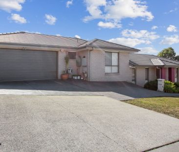 Charming Family Home in the Heart of Casey. - Photo 1