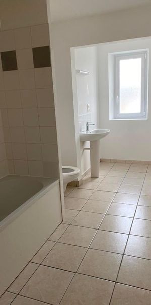 Location Appartement 4 pièces 79m² ST NAZAIRE 44600 - Photo 1
