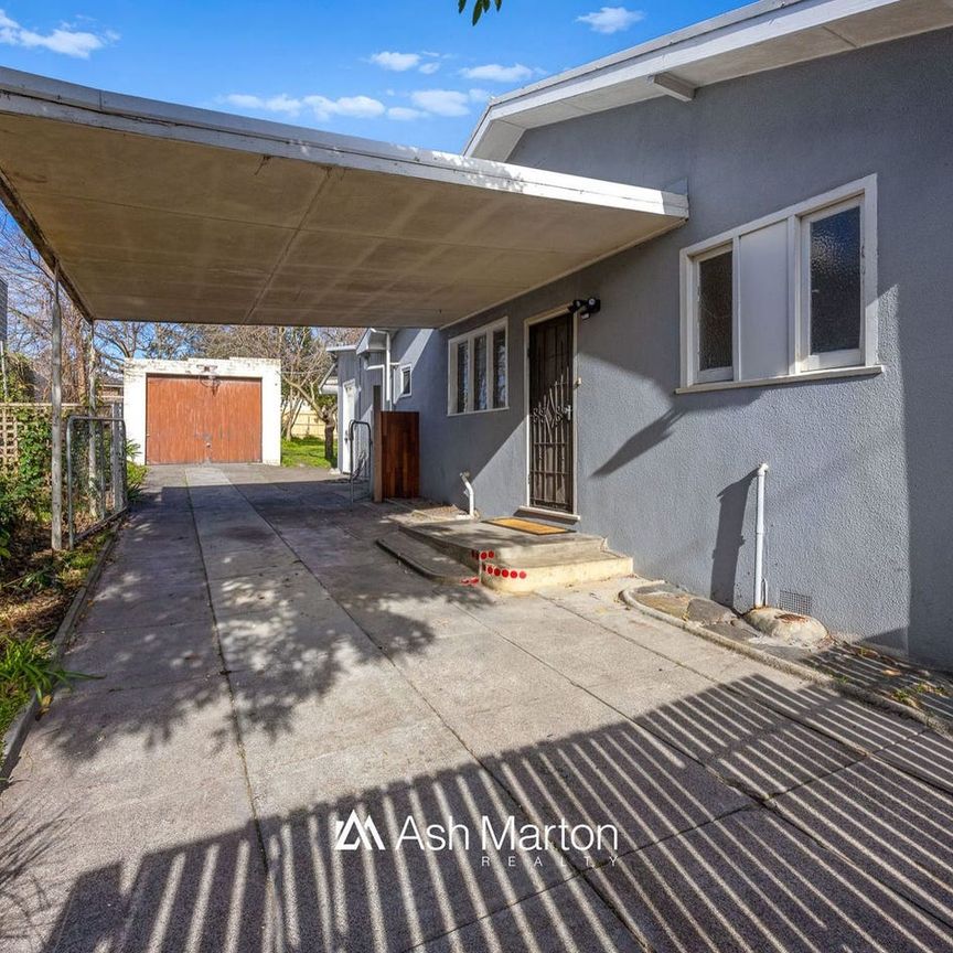 Vibrant Three Bedroom Home - Photo 1