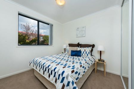 Two Bedroom Apartment in Great Area! - Photo 4