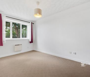 St. Leonards Close, Grays, RM17 - Photo 1