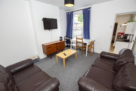 4 bedroom property to rent - Photo 2