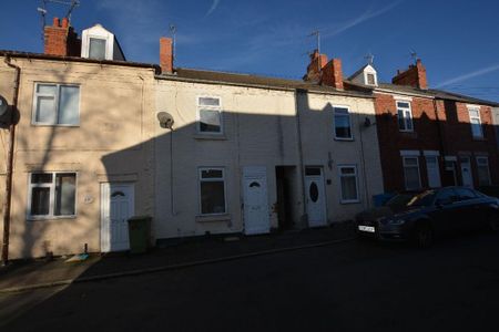 3 bedroom terraced house to rent - Photo 3