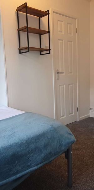 Lovely shared house Room 2 - Photo 1