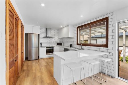 Family home in Hornby! - Photo 4