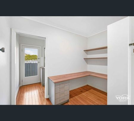 72 Stephen Street, South Toowoomba, Qld 4350 - Photo 2