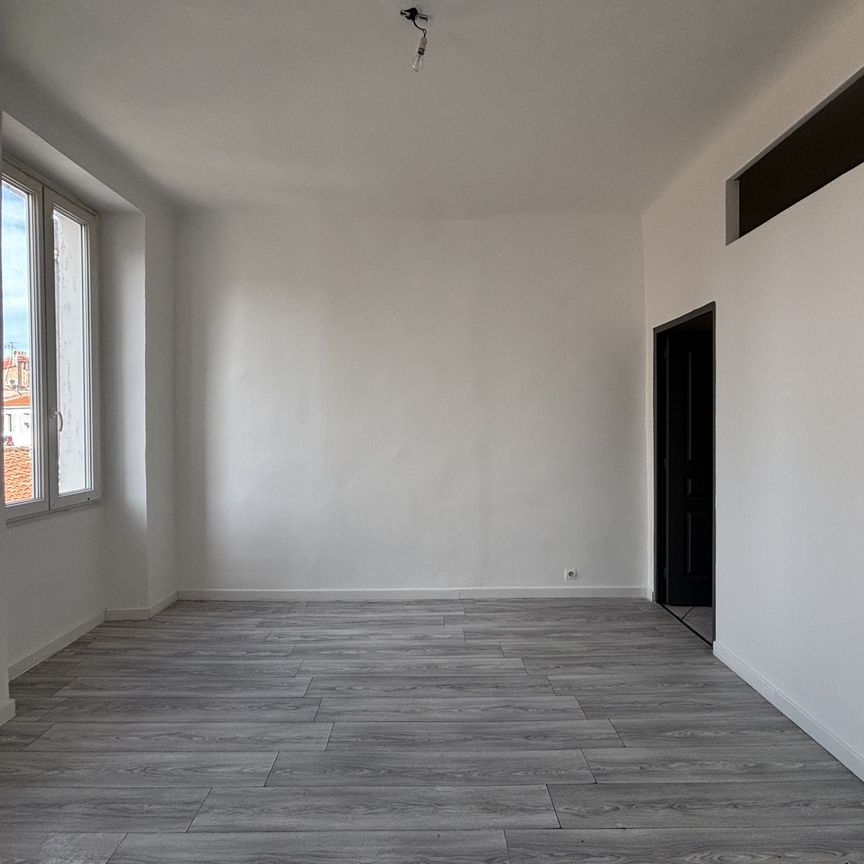 Location Appartement 1 pièce 31m² MARSEILLE 3ème - Photo 1