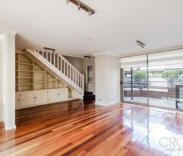 North Facing Two Bedroom Townhouse With Terrace - Photo 2