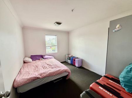 City-Fringe Living – Modern Apartment in Eden Terrace - Photo 4