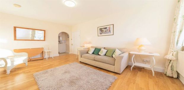 Modern Apartment - Photo 1