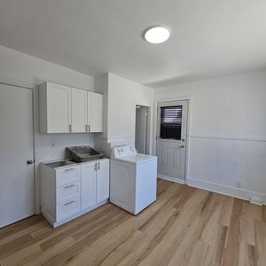 Jolie 2 1/2 Situé Au 154 Rue Alexandre - Photo 3