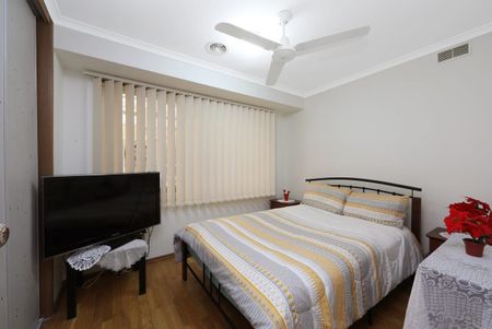 Beautiful Family Home in Prime Rowville Location! - Photo 5