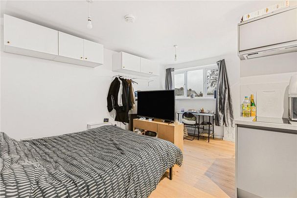 Studio to rent - Photo 1