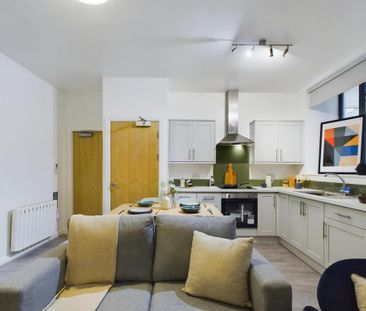 4 bedroom flat to rent - Photo 4