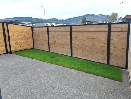 15 Joseph Bolton Crescent, Wallaceville - Photo 2