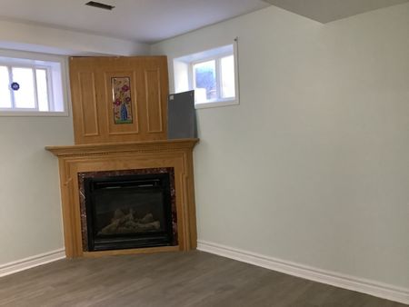 For Lease - 17 Dunsmore Lane, Barrie, Ontario - Photo 4