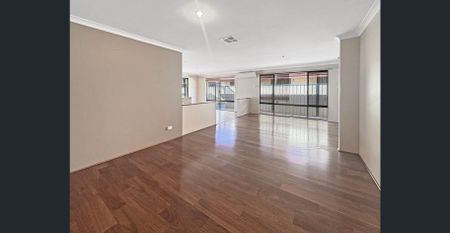 Family Living - Photo 2