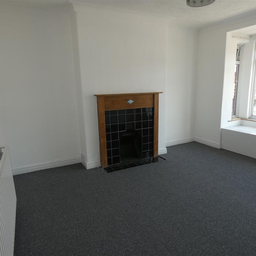 2 bed flat to rent in Biddlestone Road, Heaton - Photo 1