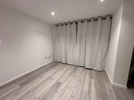 2 Bed Terraced House, Sandpiper Road, SO16 - Photo 2