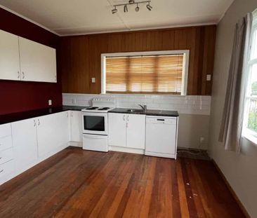 THREE BEDROOMS - ROSLYN - Photo 1