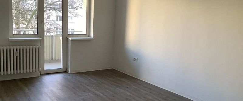 Bringen Sie Farbe ins Spiel - Einzug im Laufe März 2025 möglich: 1-Zimmer-Single-Appartment mit Balkon - Photo 1