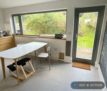 3 bedroom terraced house to rent - Photo 5