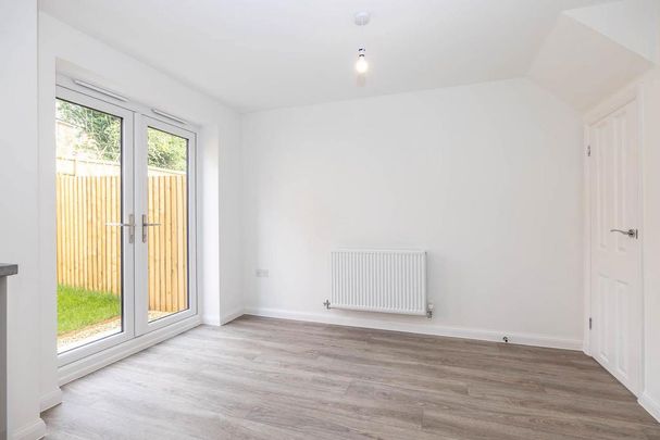 3 bedroom end of terrace house to rent - Photo 1