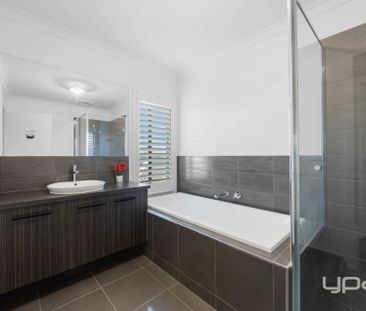 STUNNING FAMILY HOME - Photo 2