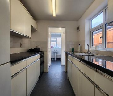 3 bedroom terraced house to rent - Photo 4