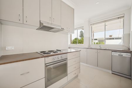 Stylish Beachside Living in a Peaceful North Bondi Setting - Photo 4