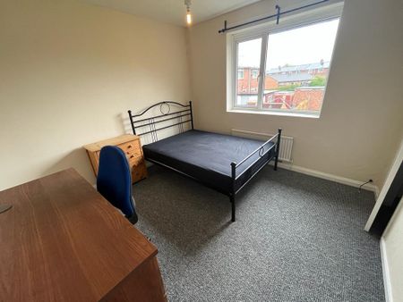 3 bedroom semi-detached house to rent - Photo 5