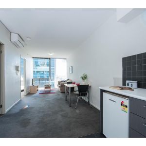 Melbourne | Student Living on Lonsdale | 2 Bedroom Apartment – Large High Level - Photo 2