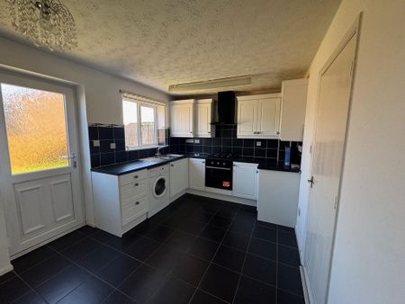 3 bedroom semi-detached house to rent - Photo 5