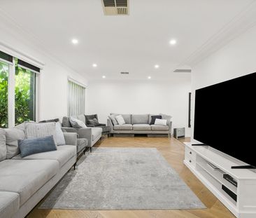 Stylish family living with a private poolside retreat - Photo 1
