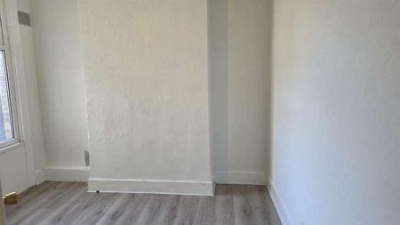 Beachcroft Avenue, Southall, UB1 - Photo 2