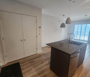 Cession de bail 3 1/2 moderne Centre ville de Laval – Disponible im... - Photo 3